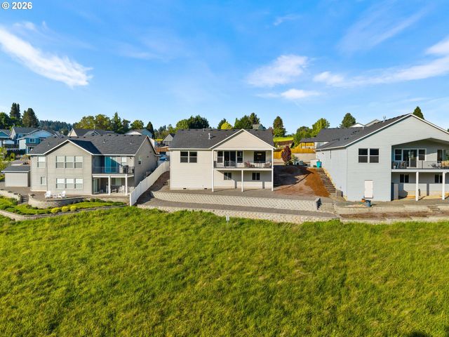 826 W GOLDEN EAGLE Dr, La Center, WA 98629