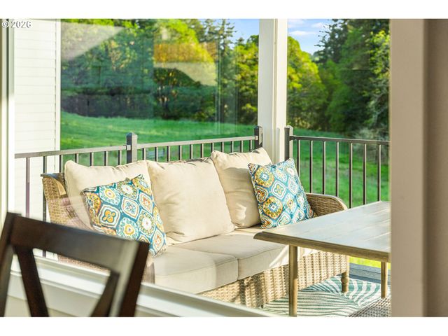 826 W GOLDEN EAGLE Dr, La Center, WA 98629