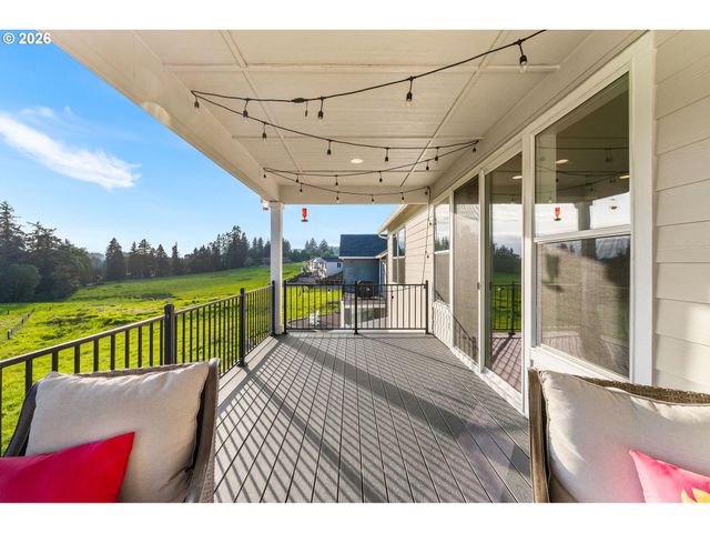 826 W GOLDEN EAGLE Dr, La Center, WA 98629