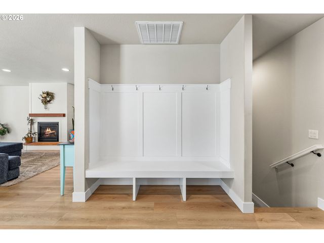 826 W GOLDEN EAGLE Dr, La Center, WA 98629