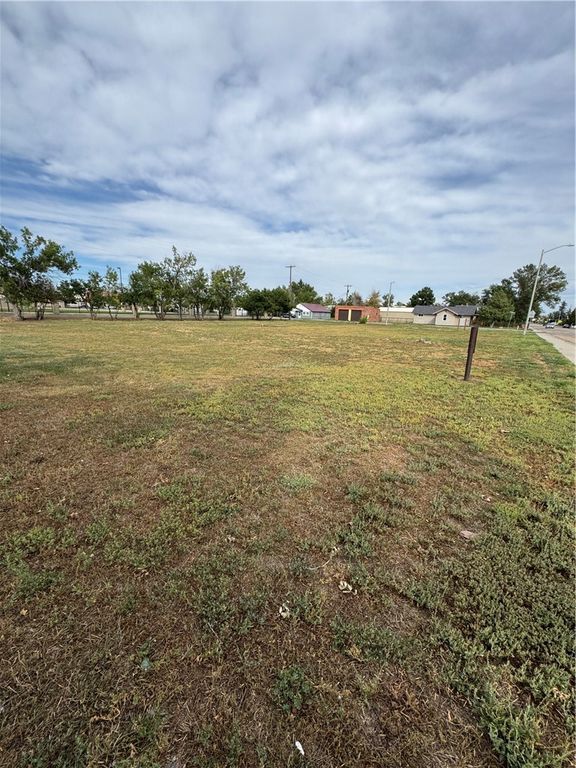 705 W 3RD ST, Hardin, MT 59034 photo 2