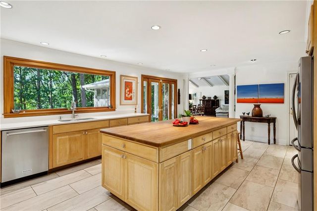 290 Glen Lake Drive, Atlanta, GA 30327
