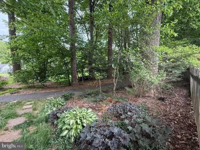 10012 WOOD SORRELS LN, Burke, VA 22015