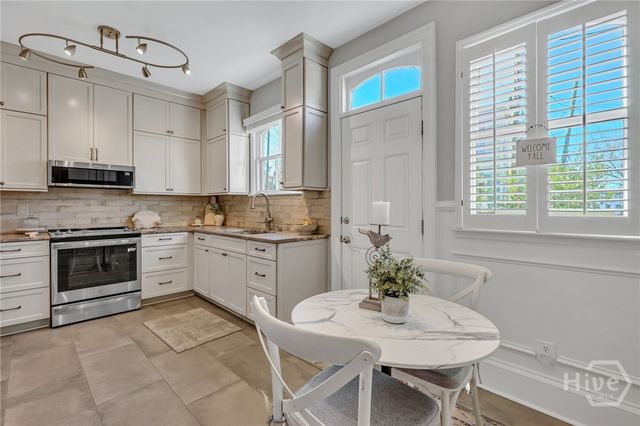 621 Tattnall Street, Savannah, GA 31401