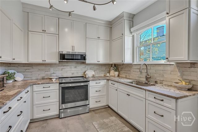 621 Tattnall Street, Savannah, GA 31401