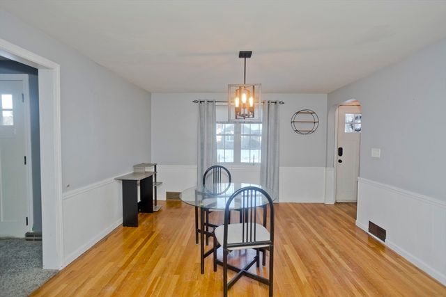 37 Middlebrook Dr, Springfield, MA 01129