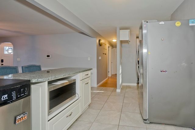 37 Middlebrook Dr, Springfield, MA 01129