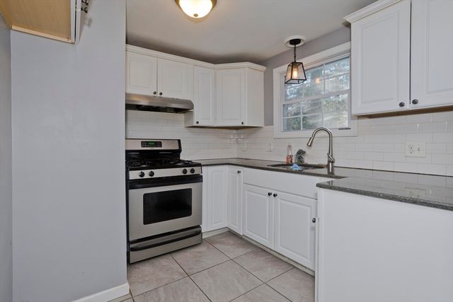 37 Middlebrook Dr, Springfield, MA 01129