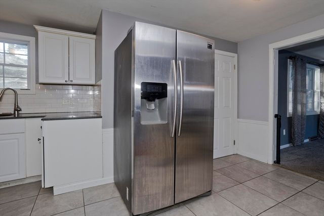 37 Middlebrook Dr, Springfield, MA 01129