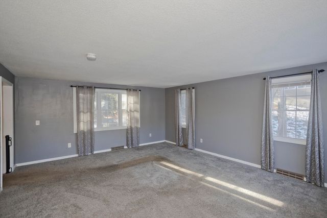 37 Middlebrook Dr, Springfield, MA 01129