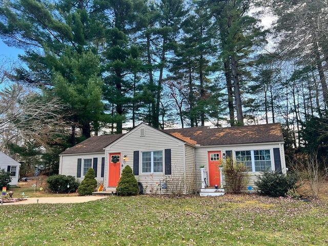 37 Middlebrook Dr, Springfield, MA 01129