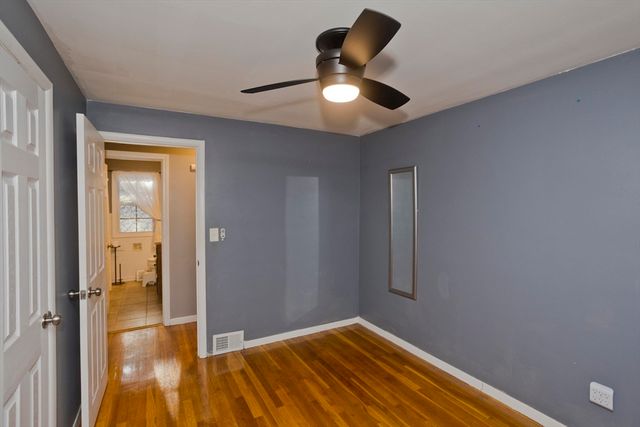 37 Middlebrook Dr, Springfield, MA 01129