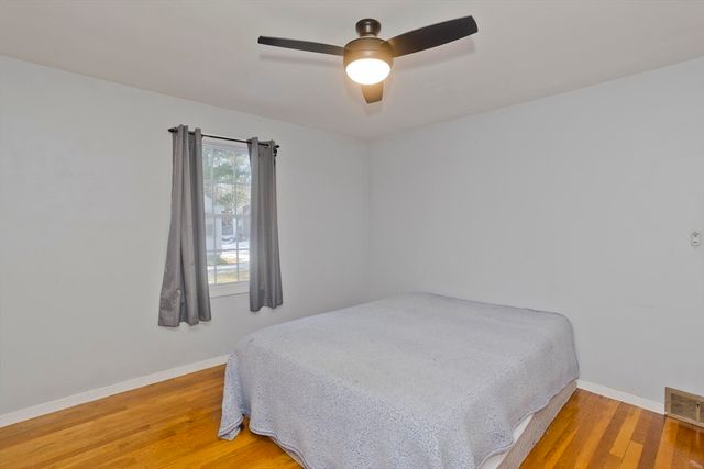 37 Middlebrook Dr, Springfield, MA 01129