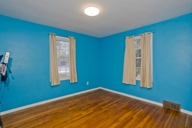 37 Middlebrook Dr, Springfield, MA 01129