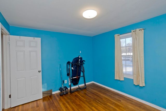 37 Middlebrook Dr, Springfield, MA 01129