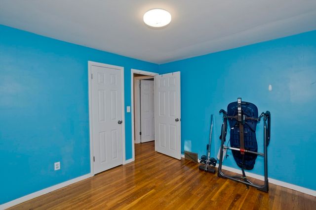 37 Middlebrook Dr, Springfield, MA 01129