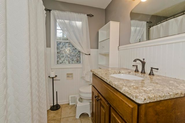 37 Middlebrook Dr, Springfield, MA 01129