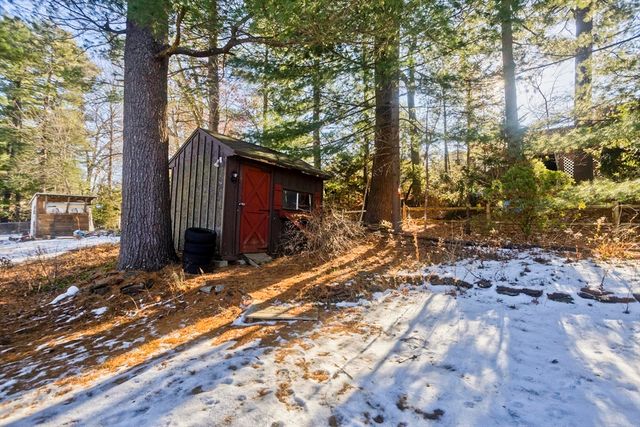 37 Middlebrook Dr, Springfield, MA 01129