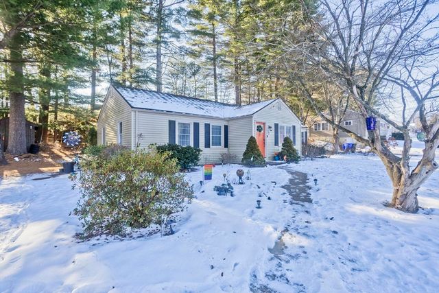 37 Middlebrook Dr, Springfield, MA 01129