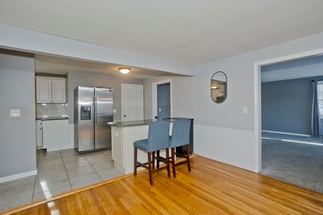 37 Middlebrook Dr, Springfield, MA 01129