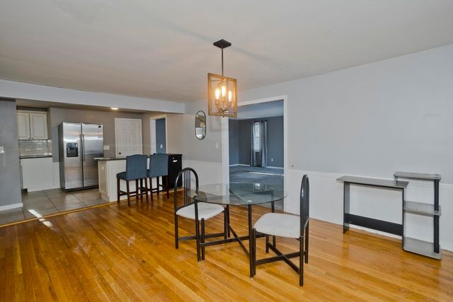 37 Middlebrook Dr, Springfield, MA 01129