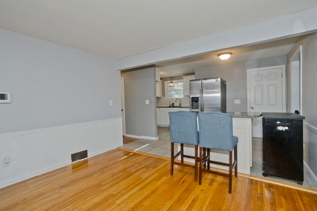 37 Middlebrook Dr, Springfield, MA 01129