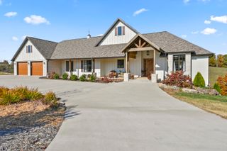 74 Hunters Drive, Galena, MO 65656