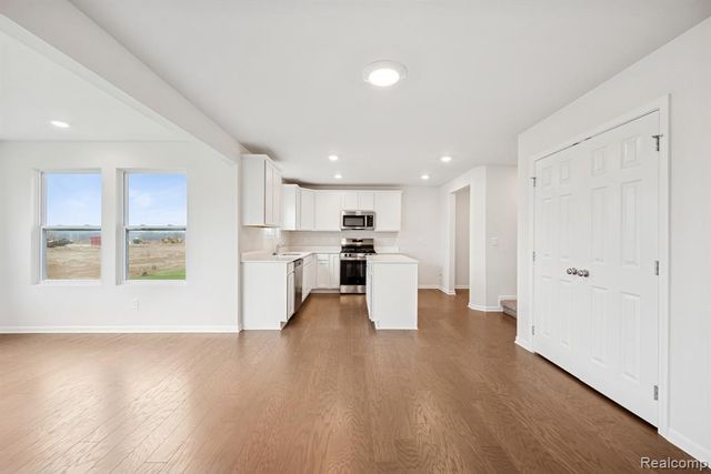 707 Knollwood Bend, Chelsea, MI 48118