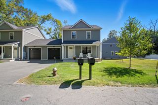 26 Colonial Ave 26, Easthampton, MA 01027