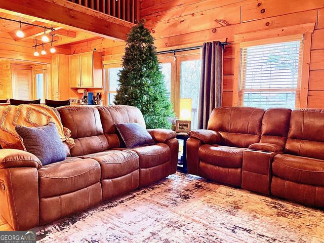 6341 W Laurel Lane, Young Harris, GA 30582