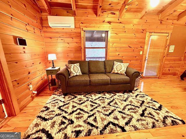 6341 W Laurel Lane, Young Harris, GA 30582