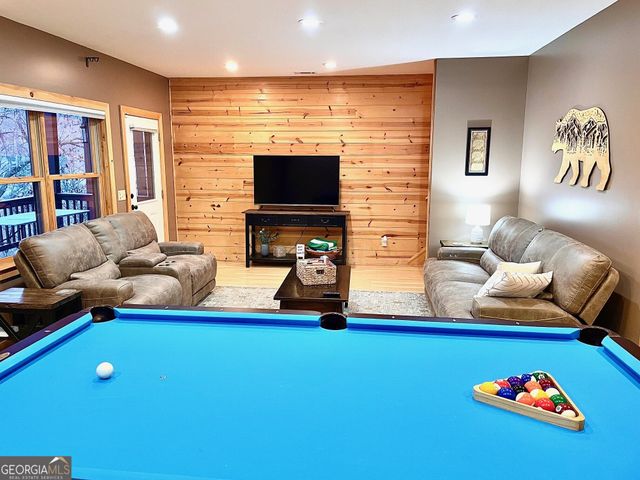 6341 W Laurel Lane, Young Harris, GA 30582