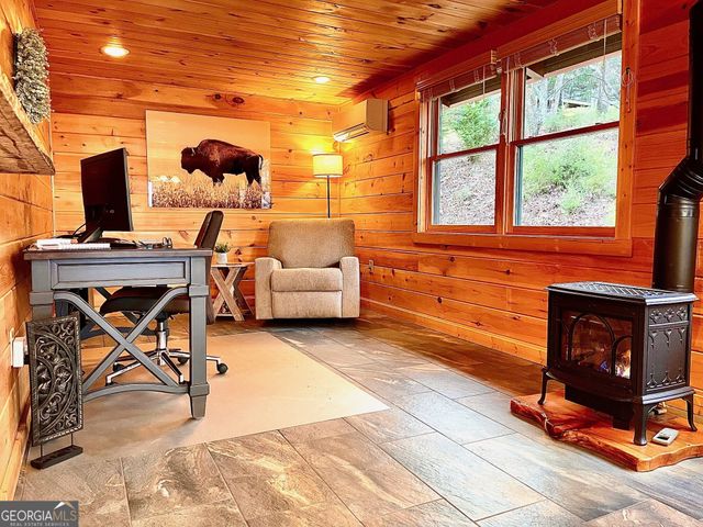 6341 W Laurel Lane, Young Harris, GA 30582