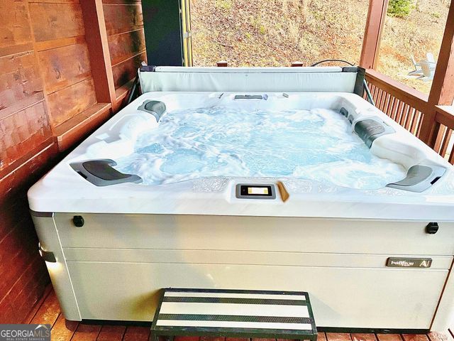 6341 W Laurel Lane, Young Harris, GA 30582