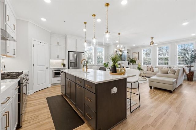 425 Retreat Ln, Canton, GA 30114