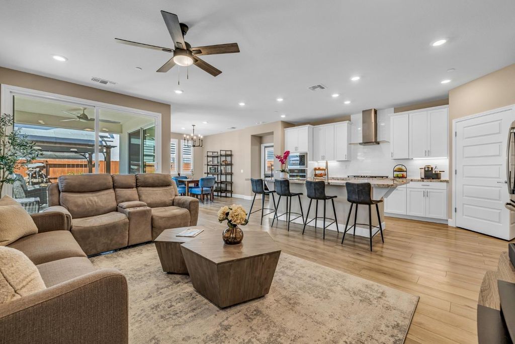 4622 Highland Lake Dr, Roseville, CA 95747