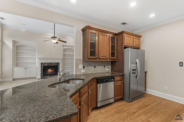 1032 SW Willowood Lane, Atlanta, GA 30331