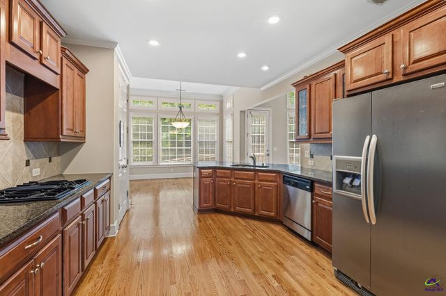 1032 SW Willowood Lane, Atlanta, GA 30331