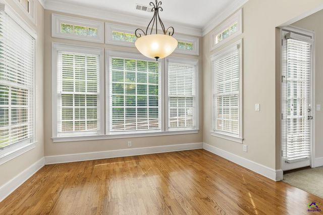 1032 SW Willowood Lane, Atlanta, GA 30331