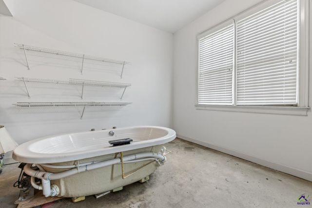 1032 SW Willowood Lane, Atlanta, GA 30331