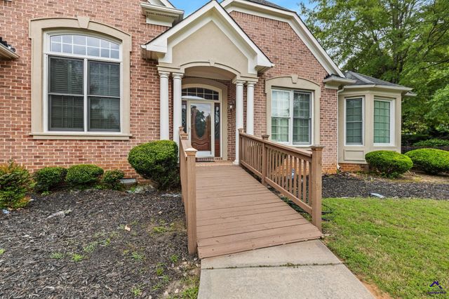 1032 SW Willowood Lane, Atlanta, GA 30331