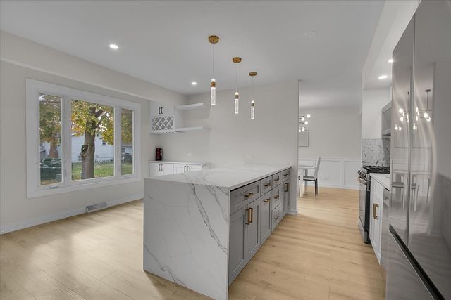 1109 71st Street, Darien, IL 60561