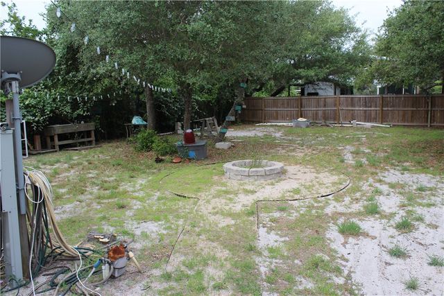 703 N Verne St, Rockport, TX 78382