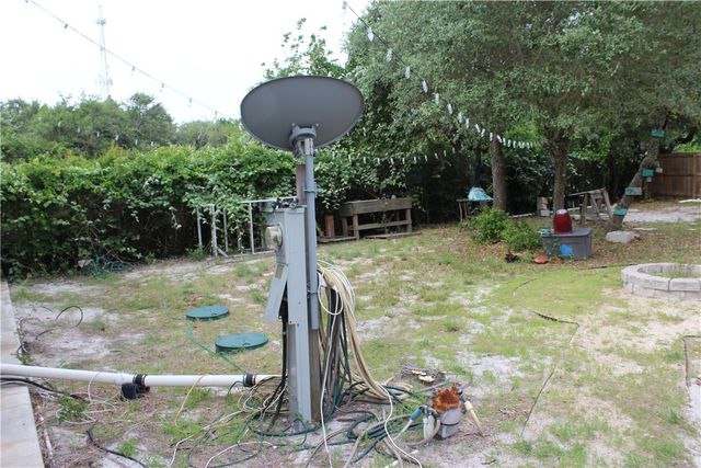 703 N Verne St, Rockport, TX 78382