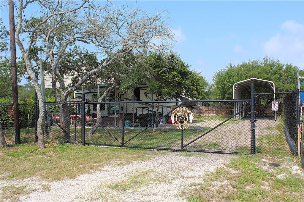 703 N Verne St, Rockport, TX 78382