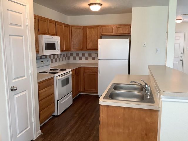 13049 Skyline Drive, Willis, TX 77318