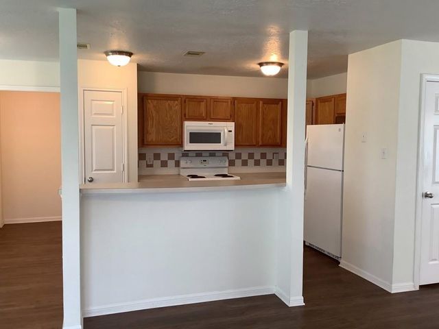 13049 Skyline Drive, Willis, TX 77318