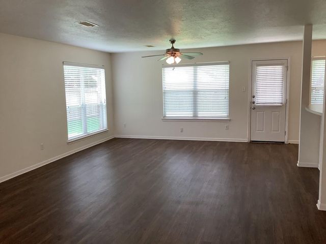 13049 Skyline Drive, Willis, TX 77318