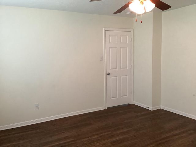 13049 Skyline Drive, Willis, TX 77318