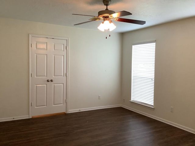 13049 Skyline Drive, Willis, TX 77318